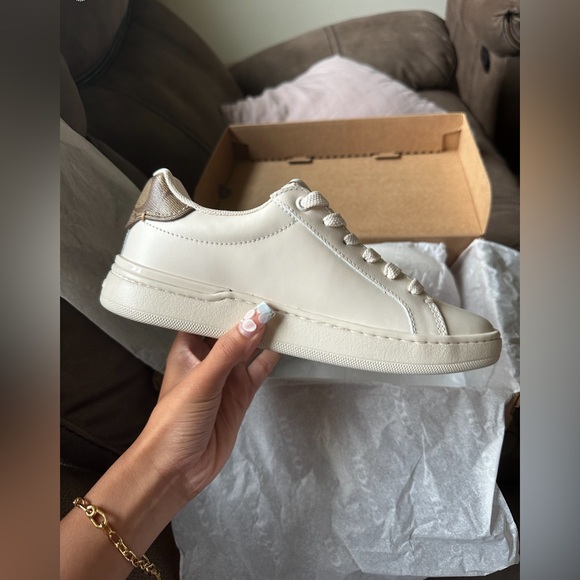 Clip Low Top Sneaker - Picture 2 of 3